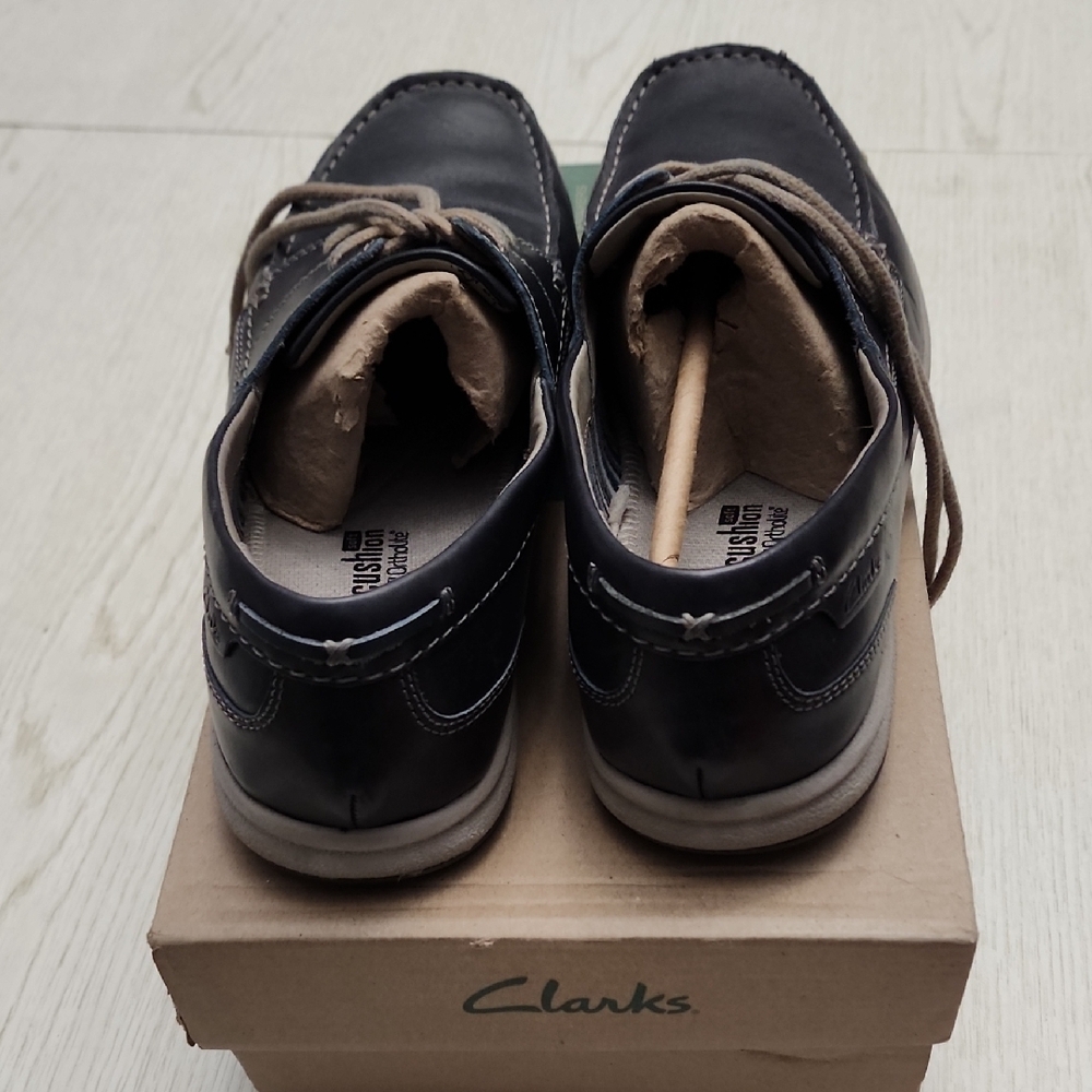 Clarks Men’s Black Leather Boat Shoes with Tan Laces - Picture 4 of 8
